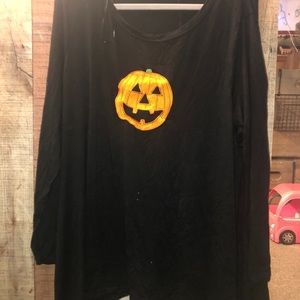 Loose tunic with embroidered jack-o-lantern